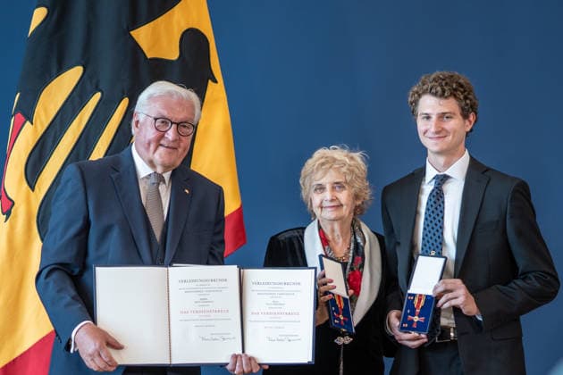 Federal President Frank Walter Steinmeier awards the Order of Merit of the Federal Republic of Germany to 21 citizens on German Unity Day: Tova Friedman and Aron Goodman, Holocaust survivors and their grandson, who work together on TikTok to educate people about the Shoah. Federal President awards the Order of Merit