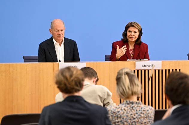 ABB BPK Olaf Scholz, former Federal Chancellor and Co-Chair of the ENSK, with Laura Chinchilla Miranda, President-elect of Costa Rica and Co-Chair of the ENSK Topic: Presentation of the North-South Commission on Development Policy (ENSK) Press Conference on the Composition and Priority Issues of the North-South Commi