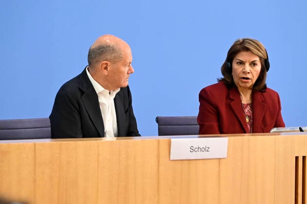 ABB BPK Olaf Scholz, former Federal Chancellor and Co-Chair of the ENSK, with Laura Chinchilla Miranda, President-elect of Costa Rica and Co-Chair of the ENSK Topic: Presentation of the North-South Commission on Development Policy (ENSK) Press Conference on the Composition and Priority Issues of the North-South Commi