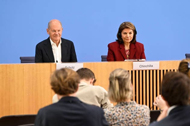 ABB BPK Olaf Scholz, former Federal Chancellor and Co-Chair of the ENSK, with Laura Chinchilla Miranda, President-elect of Costa Rica and Co-Chair of the ENSK Topic: Presentation of the North-South Commission on Development Policy (ENSK) Press Conference on the Composition and Priority Issues of the North-South Commi