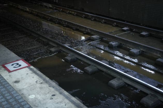 Heavy rains in Catalonia cause widespread disruption. Water on the train tracks at the Gràcia station of the Ferrocarriles de la Generalitat de Catalunya, October 5, 2026, in Barcelona, Catalonia, Spain. Rain and storms will once again shape the day on Monday, though with less intensity than over the weekend, with yellow and orange alerts in effect at times in some areas of the country, and even a red alert remaining in effect until 10 a.m. in Barcelona, with cumulative rainfall of 90 L m². OCTOBER 5, 2026 Barcelona, Catalonia Barcelona, Catalonia, Spain  Copyright: xDavidxZorrakinox 7822708