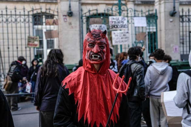 Student protests continue across France as up to 500 high schools close NANCY, FRANCE - OCTOBER 5: High school students gather to protest against current education conditions disrupt classes across the country in Nancy, France on October 5, 2026. Demonstrators pushed for expanded resources, improved school maintenance, smaller class sizes, and strategies to tackle staffing shortages. The countrywide action disrupted learning at roughly 400 to 500 high schools, which experienced full or partial class suspensions. Muhammed Said Tako Anadolu Nancy France. Editorial use only. Please get in touch for any other usage.  Copyright: x2026xAnadoluxMuhammedxSaidxTakox