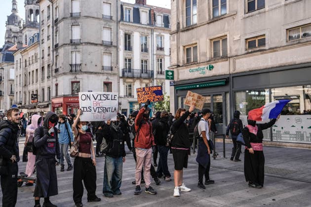 Student protests continue across France as up to 500 high schools close NANCY, FRANCE - OCTOBER 05: Demonstrators clash with police officers during a student protest in Nancy as demonstrations and blockades continue around several high schools, on October 05, 2026 in Nancy, France. Students are taking part in a nationwide high-school mobilization over school conditions and demands for greater education resources, while security units remain deployed around several locations in the city. Muhammed Said Tako Anadolu Nancy France. Editorial use only. Please get in touch for any other usage.  Copyright: x2026xAnadoluxMuhammedxSaidxTakox