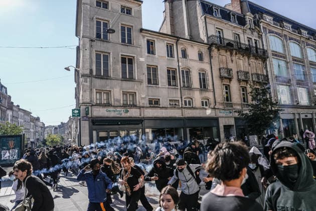 Student protests continue across France as up to 500 high schools close NANCY, FRANCE - OCTOBER 05: Demonstrators clash with police officers during a student protest in Nancy as demonstrations and blockades continue around several high schools, on October 05, 2026 in Nancy, France. Students are taking part in a nationwide high-school mobilization over school conditions and demands for greater education resources, while security units remain deployed around several locations in the city. Muhammed Said Tako Anadolu Nancy France. Editorial use only. Please get in touch for any other usage.  Copyright: x2026xAnadoluxMuhammedxSaidxTakox