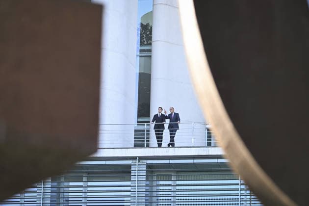 Friedrich Merz - Mindaugas Sinkevicius meeting in Berlin BERLIN, GERMANY - OCTOBER 5: German Chancellor Friedrich Merz welcomes Lithuanian Prime Minister Mindaugas Sinkevicius with an official ceremony at the Chancellery in Berlin, Germany on October 5, 2026. Halil Sagirkaya Anadolu Berlin Germany. Editorial use only. Please get in touch for any other usage. Copyright: x2026xAnadoluxHalilxSagirkayax