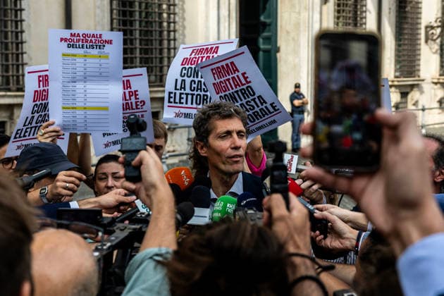 October 5, 2026, Rome, Italia, Italy: Europa Secretary Riccardo Magi participates in the flash mob against the electoral law in front of Palazzo Chigi, Rome 05 10 2026 Rome Italy  - ZUMAa289 20261005_zia_a289_111 Copyright: xFrancescoxFotiax xAgfx