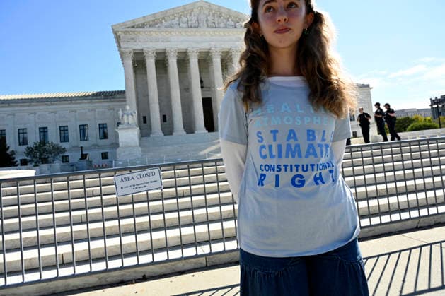 Supreme Court Hears Major Climate Case Against Oil Companies People protest in front of the US Supreme Court as the court considers the Suncor v. Boulder case in Washington, DC, on October 5, 2026. The justices are considering whether states and localities can try to hold oil companies responsible for damages from climate change. If Boulder, Colo., wins, the companies could owe enormous sums.Photo by Olivier Douliery ABACAPRESS.COM Washington DC United States  Copyright: xDoulieryxOlivier ABACAx
