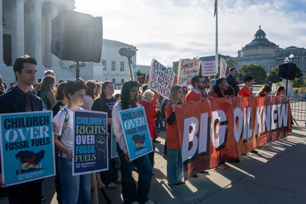 October 5, 2026, Washington, Dc, USA: Scenes from the Supreme Court as the new term begins with a case on climate change being the first heard on October 5, 2026. Washington USA  - ZUMAl312 20261005_znp_l312_003 Copyright: xAndrewxLeydenx