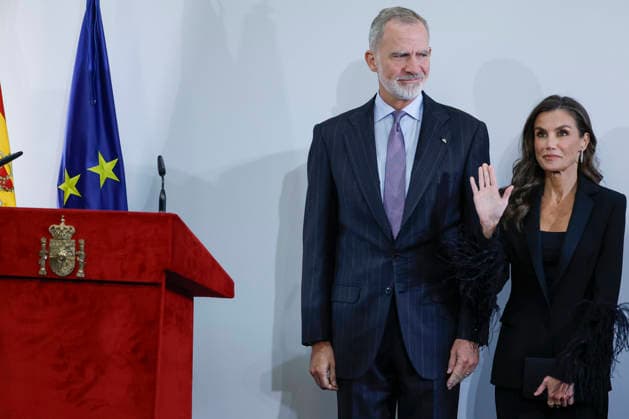 King Felipe VI (L) and Queen Letizia (R) during a reception for representatives of the Spanish community residing in Finland, at the Spanish Embassy in Helsinki, Finland, 5 October 2026. Spanish King and Queen visit Finland !ACHTUNG: NUR REDAKTIONELLE NUTZUNG!  Copyright: xJ.xJ.xGuillénx GRAF523 20261005-55021596823_1