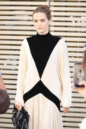 Zoey Deutch at the Zimmermann Women s Ready-to-Wear Spring Summer 2027 Collection fashion show during Paris Fashion Week on October 5, 2026. Christophe Aubert, Bestimage. Celebrities at the Zimmermann Women s Ready-to-Wear Spring Summer 2027 Collection fashion show during Paris Fashion Week, on October 5, 2026, Paris, France Copyright: xChristophexAubertx xBestimagexChristophexAubertx xBestimagex