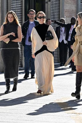 PFW Zimmermann Outside Arrivals Zoey Deutch arriving at Zimmermann show during Paris Fashion Week, in Paris, France on 5 October 2026. Photo by Julien Reynaud APS-Medias ABACAPRESS.COM Paris France  Copyright: xReynaudxJulien APS-Medias ABACAx