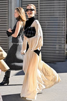 PFW Zimmermann Outside Arrivals Zoey Deutch arriving at Zimmermann show during Paris Fashion Week, in Paris, France on 5 October 2026. Photo by Julien Reynaud APS-Medias ABACAPRESS.COM Paris France  Copyright: xReynaudxJulien APS-Medias ABACAx