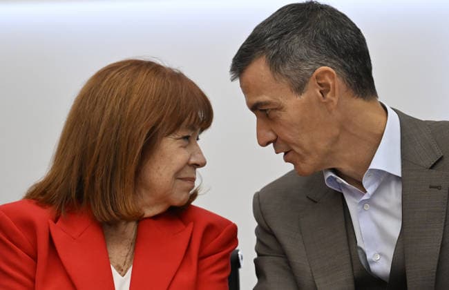 Spanish Prime Minister Pedro Sanchez announces early elections for November 29 MADRID, SPAIN - OCTOBER 05: Spanish Prime Minister Pedro Sanchez (C) leads a meeting of the Federal Executive Board of the Spanish Socialist Workers Party (PSOE) at the party s headquarters in Madrid, Spain on October 05, 2026, following the decision to hold early general elections. Burak Akbulut Anadolu Madrid Spain. Editorial use only. Please get in touch for any other usage.  Copyright: x2026xAnadoluxBurakxAkbulutx