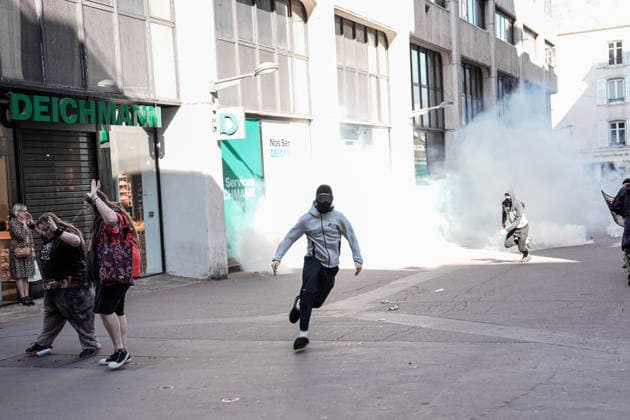 Student protests continue across France as up to 500 high schools close NANCY, FRANCE - OCTOBER 5: Police clashes with high school students during protest against current education conditions disrupt classes across the country in Nancy, France on October 5, 2026. Demonstrators pushed for expanded resources, improved school maintenance, smaller class sizes, and strategies to tackle staffing shortages. The countrywide action disrupted learning at roughly 400 to 500 high schools, which experienced full or partial class suspensions. Muhammed Said Tako Anadolu Nancy France. Editorial use only. Please get in touch for any other usage.  Copyright: x2026xAnadoluxMuhammedxSaidxTakox