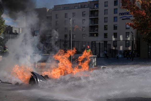 Student protests continue across France as up to 500 high schools close NANCY, FRANCE - OCTOBER 5: Firefighters carry out firefighting operations during a protest against current education conditions disrupt classes across the country in Nancy, France on October 5, 2026. Demonstrators pushed for expanded resources, improved school maintenance, smaller class sizes, and strategies to tackle staffing shortages. The countrywide action disrupted learning at roughly 400 to 500 high schools, which experienced full or partial class suspensions. Muhammed Said Tako Anadolu Nancy France. Editorial use only. Please get in touch for any other usage.  Copyright: x2026xAnadoluxMuhammedxSaidxTakox