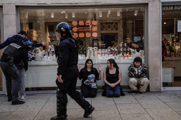 Student protests continue across France as up to 500 high schools close NANCY, FRANCE - OCTOBER 5: Police clashes with high school students during protest against current education conditions disrupt classes across the country in Nancy, France on October 5, 2026. Demonstrators pushed for expanded resources, improved school maintenance, smaller class sizes, and strategies to tackle staffing shortages. The countrywide action disrupted learning at roughly 400 to 500 high schools, which experienced full or partial class suspensions. Muhammed Said Tako Anadolu Nancy France. Editorial use only. Please get in touch for any other usage.  Copyright: x2026xAnadoluxMuhammedxSaidxTakox