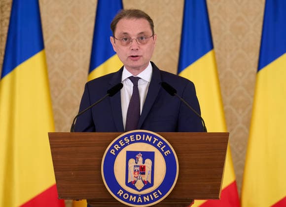 Romania: Luca Niculescu Appointed PM by President Dan Bucharest, Romania. 5th Oct, 2026: Luca Niculescu (L) speaks as he is announced by President Nicusor Dan (not in picture) as Romania s prime-minister candidate, following consultations with parliamentary parties at Cotroceni Palace. This is the fourth attempt to nominate a candidate able to secure a majority vote in Parliament, five months after the Bolojan government was dismissed in a no-confidence vote. Bucharest Romania Copyright: xLucianxAlecux