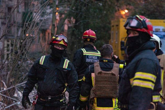 Russian missile attack on Ukraine s Kharkiv KHARKIV, UKRAINE - OCTOBER 5: Firefighters and emergency service workers operate at the site of a residential building struck by a guided bomb in Kharkiv, Ukraine on October 5, 2026. A guided bomb hit a residential building, killing at least two people and injuring over 30 others. The strike destroyed several parked vehicles and damaged more than 40 surrounding houses, with search, rescue, and cleanup operations ongoing by police, firefighters, and volunteers. Carlo Bravo Anadolu Kharkiv Ukraine. Editorial use only. Please get in touch for any other usage. Copyright: x2026xAnadoluxCarloxBravox