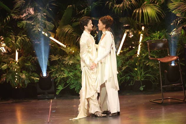 FIRST STEPS 2026 Hosts Malaya and Maximilian Presenting an award on stage at the FIRST STEPS 2026 awards ceremony at the Theater des Westens in Berlin Copyright: xEventpressxFuhrx
