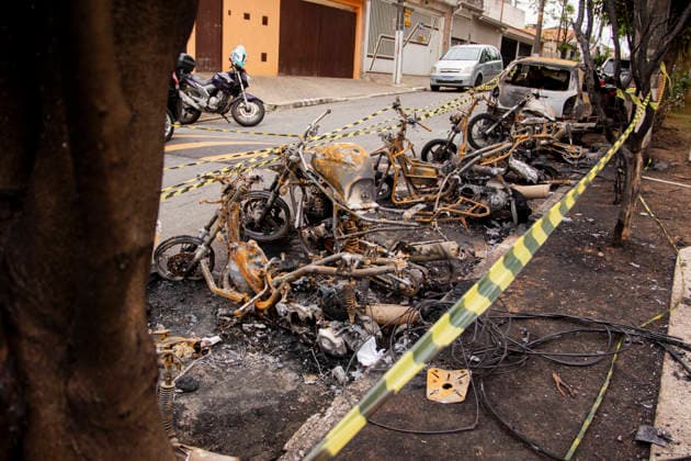 SaO PAULO, SP - 05.10.2026: QUEDA DE CABOS CAUSA INCêNDIO EM SaO PAULO - The fall of high-voltage power lines caused a large fire in Sao Paulo. Likely due to the rain, storm, and winds this past weekend in the southern part of the city, high-voltage power lines belonging to the electricity company Enel broke, causing a fire that engulfed numerous vehicles, including several motorcycles and a car. The vehicles were completely destroyed by the fire. All vehicles were parked legally on the street when the accident occurred. The owners are in talks with Enel to determine responsibility and compensation. The event took place on Rua Cannes, in the Veleiros neighborhood, near Capela do Socorro, Sao Paulo, on October 5, 2026. x3025740x VanxCampos