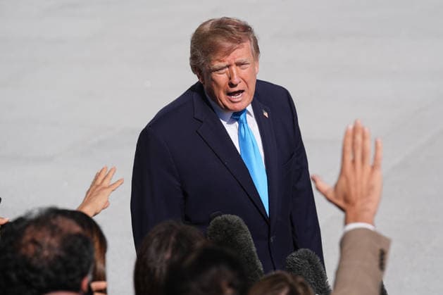 President Trump departs White House for Nebraska midterm campaign rally WASHINGTON, D.C., UNITED STATES - OCTOBER 05: U.S. President Donald Trump speaks to press members before boarding Marine One on the South Lawn of the White House in Washington, D.C., on October 5, 2026. Trump is traveling to Nebraska to attend a midterm campaign rally. Mehmet Eser Anadolu Washington, D.C. United States. Editorial use only. Please get in touch for any other usage.  Copyright: x2026xAnadoluxMehmetxEserx