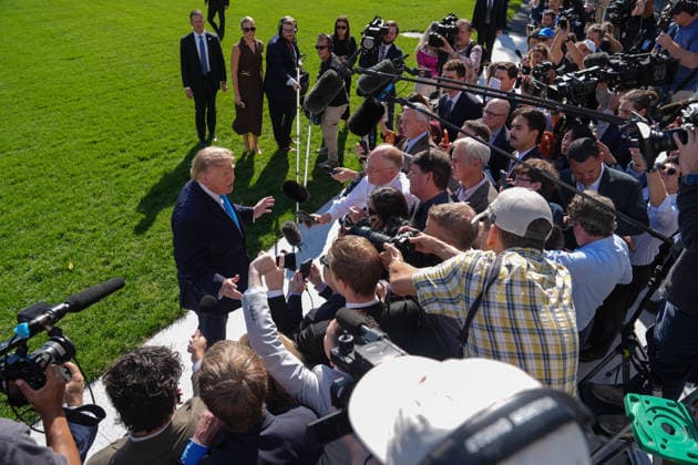 President Trump departs White House for Nebraska midterm campaign rally WASHINGTON, D.C., UNITED STATES - OCTOBER 05: U.S. President Donald Trump speaks to press members before boarding Marine One on the South Lawn of the White House in Washington, D.C., on October 5, 2026. Trump is traveling to Nebraska to attend a midterm campaign rally. Mehmet Eser Anadolu Washington, D.C. United States. Editorial use only. Please get in touch for any other usage.  Copyright: x2026xAnadoluxMehmetxEserx
