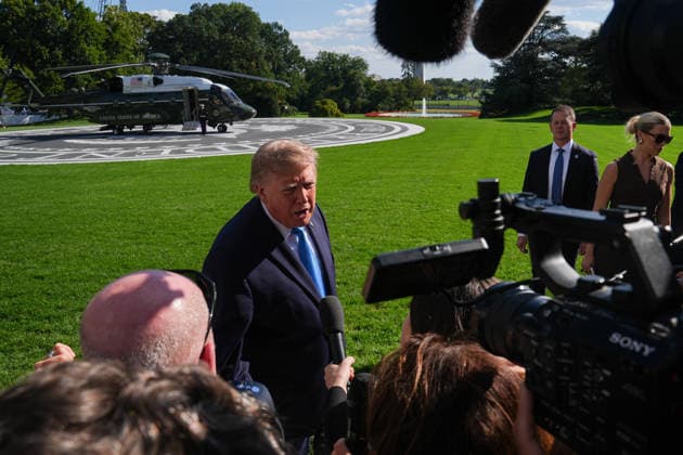 President Trump departs White House for Nebraska midterm campaign rally WASHINGTON, D.C., UNITED STATES - OCTOBER 05: U.S. President Donald Trump speaks to press members before boarding Marine One on the South Lawn of the White House in Washington, D.C., on October 5, 2026. Trump is traveling to Nebraska to attend a midterm campaign rally. Mehmet Eser Anadolu Washington, D.C. United States. Editorial use only. Please get in touch for any other usage.  Copyright: x2026xAnadoluxMehmetxEserx