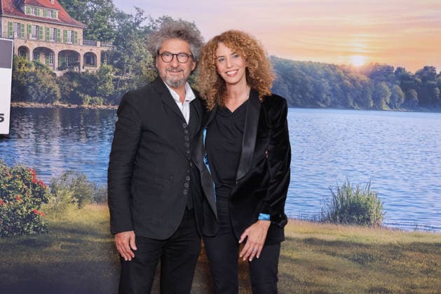 La Maison De Nos Reves Premiere - Paris Radu Mihaileanu and his wife attend the photocall for the premiere of La Maison De Nos Reves held at the Grand Rex Cinema in Paris, France on October 5, 2026. Photo by David Boyer ABACAPRESS.COM Paris France  Copyright: xBoyerxDavid ABACAx