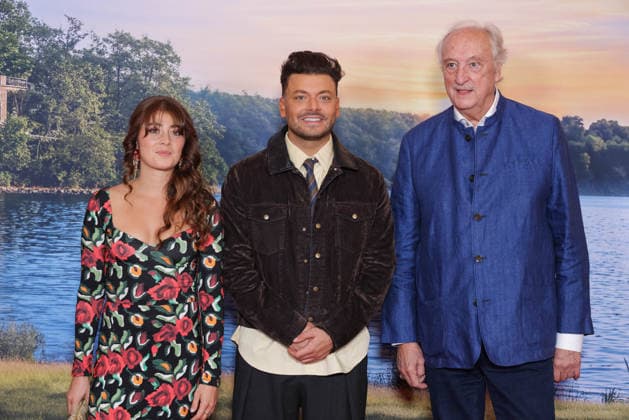 La Maison De Nos Reves Premiere - Paris Camille Aguilar, Kev Adams and Bernard Farcy attend the photocall for the premiere of La Maison De Nos Reves held at the Grand Rex Cinema in Paris, France on October 5, 2026. Photo by David Boyer ABACAPRESS.COM Paris France  Copyright: xBoyerxDavid ABACAx