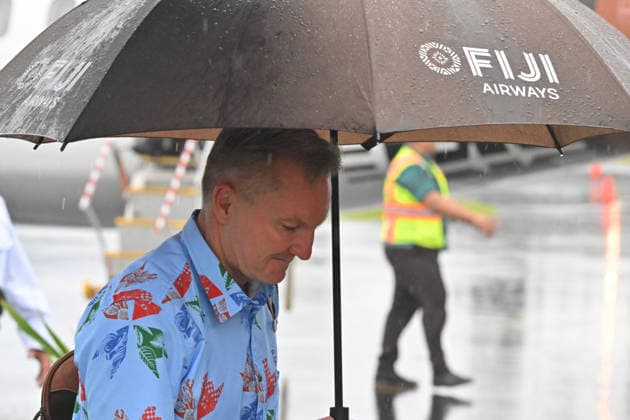 ANTHONY ALBANESE PRECOP MEETING, Australia™s Minister for Climate Change Chris Bowen arrives at a traditional welcome ceremony during the Pre-Cop31 meeting in Tuvalu, Tuesday, October 6, 2026. ( NO ARCHIVING Funafuti Tuvalu  Copyright: xMICKxTSIKASx 20261006140639657096