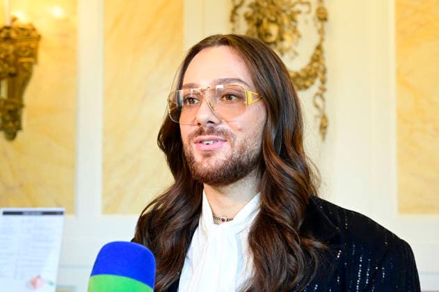 Riccardo Simonetti at the photocall for the 2027 Semper Opera Ball, themed Vivi il momento: A Night in Elbflorenz, in the circular foyer of the Semperoper in Dresden, Dresden, October 5, 2026 Foto:xM.xWehnertx xFuturexImagex semperopernball_6025