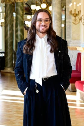Riccardo Simonetti at the photocall for the 2027 Semper Opera Ball, themed Vivi il momento: A Night in Elbflorenz, in the circular foyer of the Semperoper in Dresden, Dresden, October 5, 2026 Foto:xM.xWehnertx xFuturexImagex semperopernball_6027