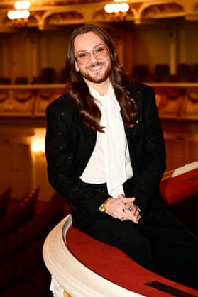 Riccardo Simonetti at the photocall for the 2027 Semper Opera Ball, themed Vivi il momento: A Night in Elbflorenz, in the Round Foyer of the Semperoper Dresden, Dresden, October 5, 2026 Foto:xM.xWehnertx xFuturexImagex semperopernball_6034