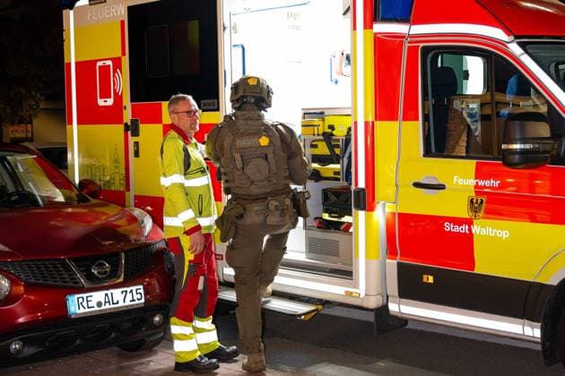 SEK Operation in Waltrop: Special Forces Search Apartment at Dortmunder Straße 7aIMG 0575845 SEK Operation in Waltrop: Special Forces Search Apartment on Dortmunder StraßeNorth Rhine-Westphalia, Waltrop, Germany Copyright: 7aktuell.dex xMarcxGruber 0575845 20261006_7a_sekwaltropdortmunder_575845
