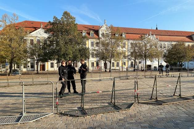 Magdeburg, Saxony-Anhalt, Germany, October 6, 2026: Inaugural session of the state parliament. Police are stationed in front of the state parliament building this morning. Barricades have been set up due to expected demonstrations. Copyright: xdtsxNachrichtenagenturx dts_137203