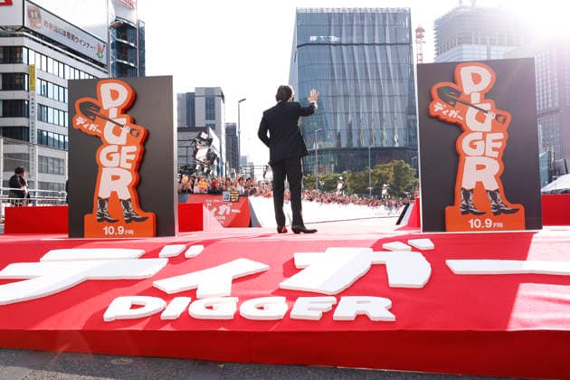 Star Tom Cruise poses for photos at the Digger Japan premiere on October 6, 2026, in Tokyo, Japan. Tom Cruise met with enthusiastic fans and signed autographs on the red carpet in the heart of Tokyo s Ginza district.  aflo_353717683
