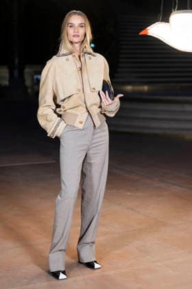 Rosie Huntington Whiteley at the photocall for the Chanel Spring Summer 2027 collection at the Grand Palais in Paris on October 5, 2026. Olivier Borde, Bestimage. Photocall for the Chanel Spring Summer 2027 collection at the Grand Palais in Paris on October 5, 2026. Paris, France Copyright: xOLIVIERxBORDEx xBESTIMAGExOLIVIERxBORDEx xBESTIMAGEx
