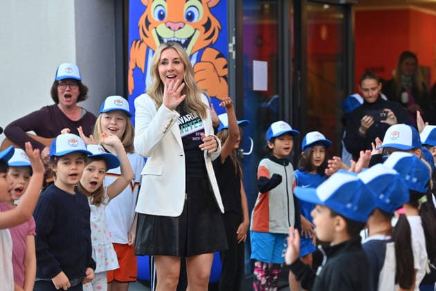 Anna STOLZ, Minister of State for Education and Culture, with students Markus SOEDER, Minister-President of Bavaria and CSU Chairman, visits the Sports Elementary School on Margarethe Danzi Street in Munich on October 6, 2026, together with Health Minister Judith Gerlach and Minister