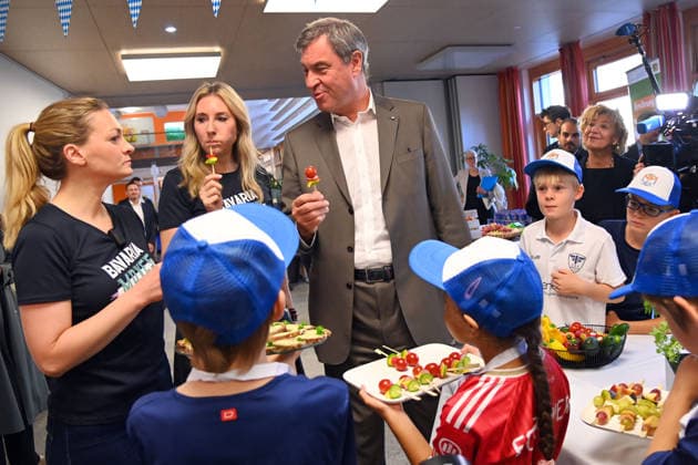 Markus SOEDER, Minister-President of Bavaria and CSU Chairman, visited the Sports Elementary School on Margarethe Danzi Street in Munich on October 6, 2026, together with Health Minister Judith Gerlach and Minister of Education and Cultural Affairs Anna Stolz, to learn more about successful prevention and health promotion in everyday school life ahead of t