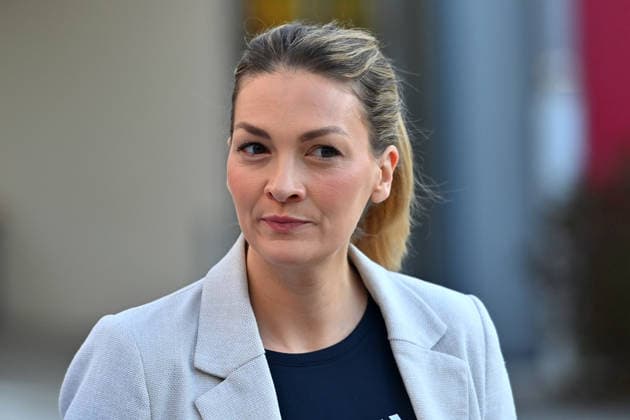 Judith GERLACH, Minister of State for Health, Care, and Prevention, single image, cropped close-up, portrait,Portrait: Markus SOEDER, Minister-President of Bavaria and CSU Chairman, visits the Sport Elementary School