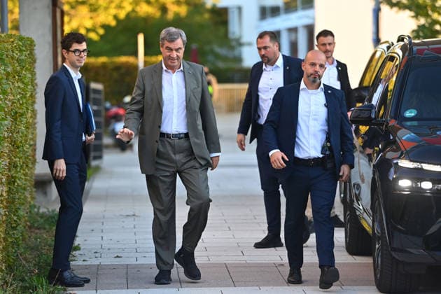 Arrival of Markus SOEDER, Minister-President of Bavaria and CSU Chairman Markus SOEDER, Minister-President of Bavaria and CSU Chairman, along with Health Minister Judith Gerlach and Education Minister Anna Stolz, visited the Sports Elementary School on Margarethe Danzi Street in Munich