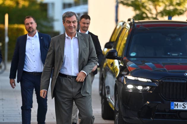 Arrival of Markus SOEDER, Minister-President of Bavaria and CSU Chairman Markus SOEDER, Minister-President of Bavaria and CSU Chairman, along with Health Minister Judith Gerlach and Education Minister Anna Stolz, visited the Sports Elementary School on Margarethe Danzi Street in Munich