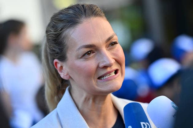 Judith GERLACH, Minister of State for Health, Care, and Prevention, single image, cropped close-up, portrait,Portrait: Markus SOEDER, Minister-President of Bavaria and CSU Chairman, visits the Sport Elementary School