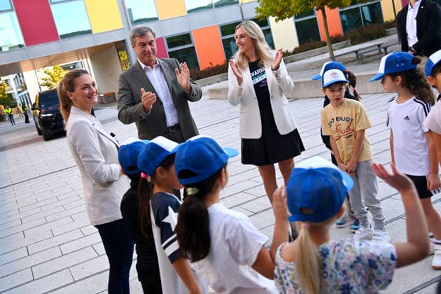 Markus SOEDER, Minister-President of Bavaria and CSU Chairman, visited the Sports Elementary School on Margarethe Danzi Street in Munich on October 6, 2026, together with Health Minister Judith Gerlach and Minister of Education and Cultural Affairs Anna Stolz, to learn more about successful prevention and health promotion in everyday school life ahead of t