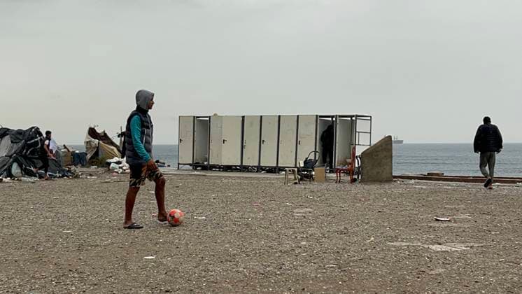 Migrants Camp on the Guano Esplanade in Ceuta, Awaiting Transfer Several migrants await transfer on the Guano Esplanade, October 6, 2026, in Ceuta, Spain. Following the eviction from El Trampolín, some migrants have begun camping on the Guano esplanade, where they await transfer to reception centers. OCTOBER 6, 2026. Gabriela Sardá Nún. Ceuta, Spain.  Copyright: xGabrielaxSardaxNunezx 7824236