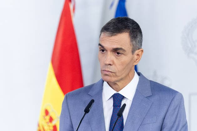 Sánchez Addresses the Press After the Council of Ministers Meeting Prime Minister Pedro Sánchez during a press conference following the Council of Ministers meeting at the Moncloa Palace on October 6, 2026, in Madrid, Spain. The Council of Ministers has once again approved the housing decrees, with some changes, which were rejected by Congress last Friday, October 2. The government’s plan is that, after Parliament is dissolved, these decrees will be voted on by the Permanent Deputation, where it could secure the majority needed to pass them. OCTOBER 6, 2026, Madrid, Madrid, Spain  Copyright: xEduardoxParrax 7824328