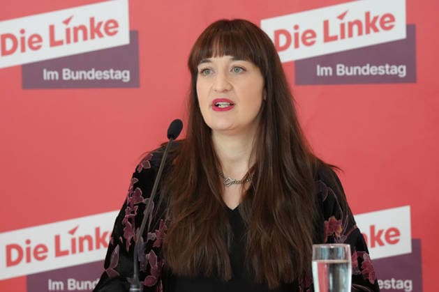 Press Statement by the Left Party (Die Linke) Parliamentary Caucus Ahead of the Bundestag Session Heidi Reichinnek of the Left Party (Die Linke) delivering a press statement ahead of the parliamentary caucus meeting at the German Bundestag, Berlin, October 6, 2026 Berlin Berlin Germany
