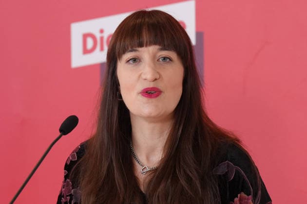 Press Statement by the LINKE Parliamentary Caucus Ahead of the Bundestag Session: Portrait of Heidi Reichinnek (LINKE) facing the camera during a press statement ahead of the parliamentary caucus meeting at the German Bundestag, Berlin, October 6, 2026 Berlin, Berlin, Germany