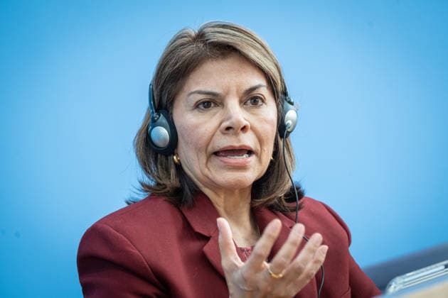 Laura Chinchilla Miranda, President of Costa Rica and Co-Chair of the ENSK Federal Press Conference in Berlin: Presentation on the North-South Commission on Development Policy (ENSK), Berlin, Germany, at the Federal Press Conference Building