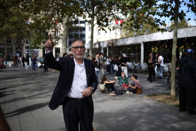 Politics At Student Demonstration - Paris Parti Socialiste (PS) first secretary Olivier Faure arrives at the start of a demonstration part of a nationwide day of actions called by high-school students, joined by unions and teachers, who for days have been demanding better learning conditions in protests punctuated by violent confrontations in Paris on October 6, 2026. Students have blocked the entrances to hundreds of high schools for 15- to 17-year-olds since late September, complaining of missing teachers, overloaded timetables, dilapidated classrooms and buildings that cannot cope with rising temperatures. Photo by Raphael Lafargue ABACAPRESS.COM Paris France  Copyright: xLafarguexRaphael ABACAx